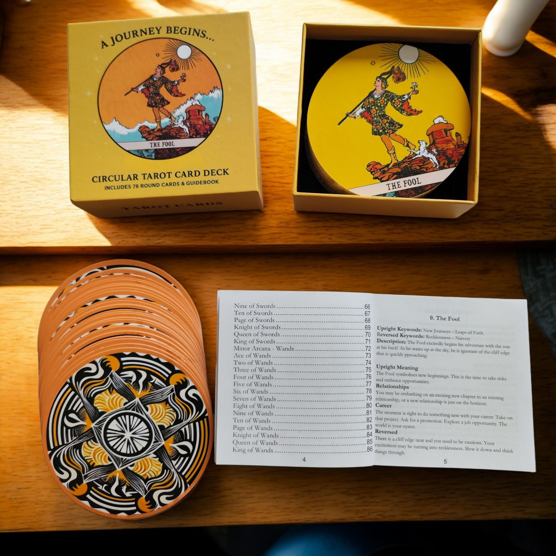 Tarot Deck With Guidebook - Rundes Tarot-Kartendeck mit 78 Karten &